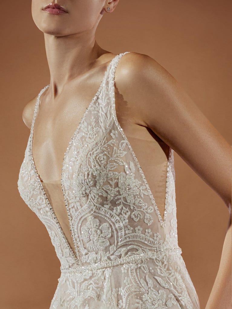 Pronovias NETHRA | Vestido De Novia Corte En A Con Escote De Pico | Pronovias