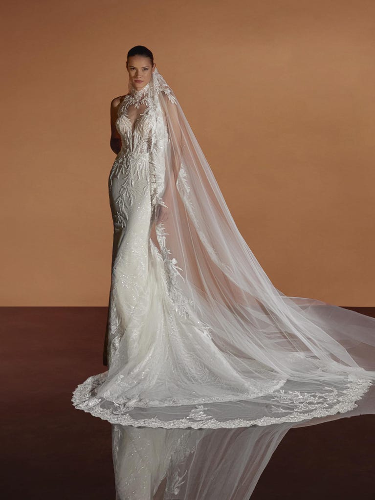 Pronovias NISHA | Vestido De Novia Sirena Con Cuello Halter | Pronovias