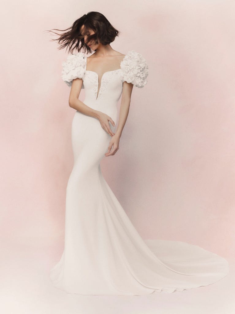 Pronovias NOEMIE | Vestido De Novia Sirena Con Escote De Pico | Pronovias