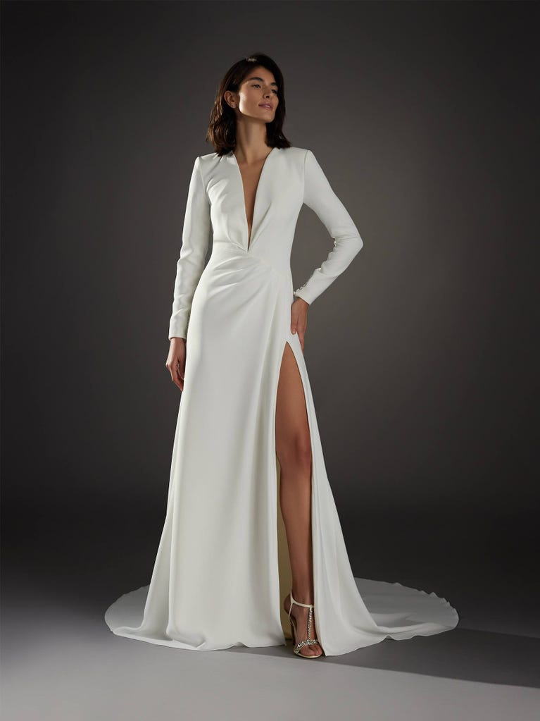 pronovias NOVEAU | Vestido de novia corte en a con escote de pico | Pronovias