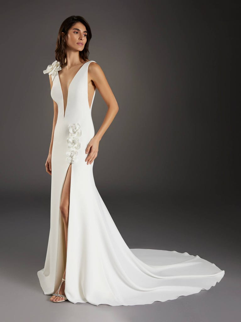 Pronovias PANOT | Vestido De Novia Sirena Con Escote De Pico | Pronovias
