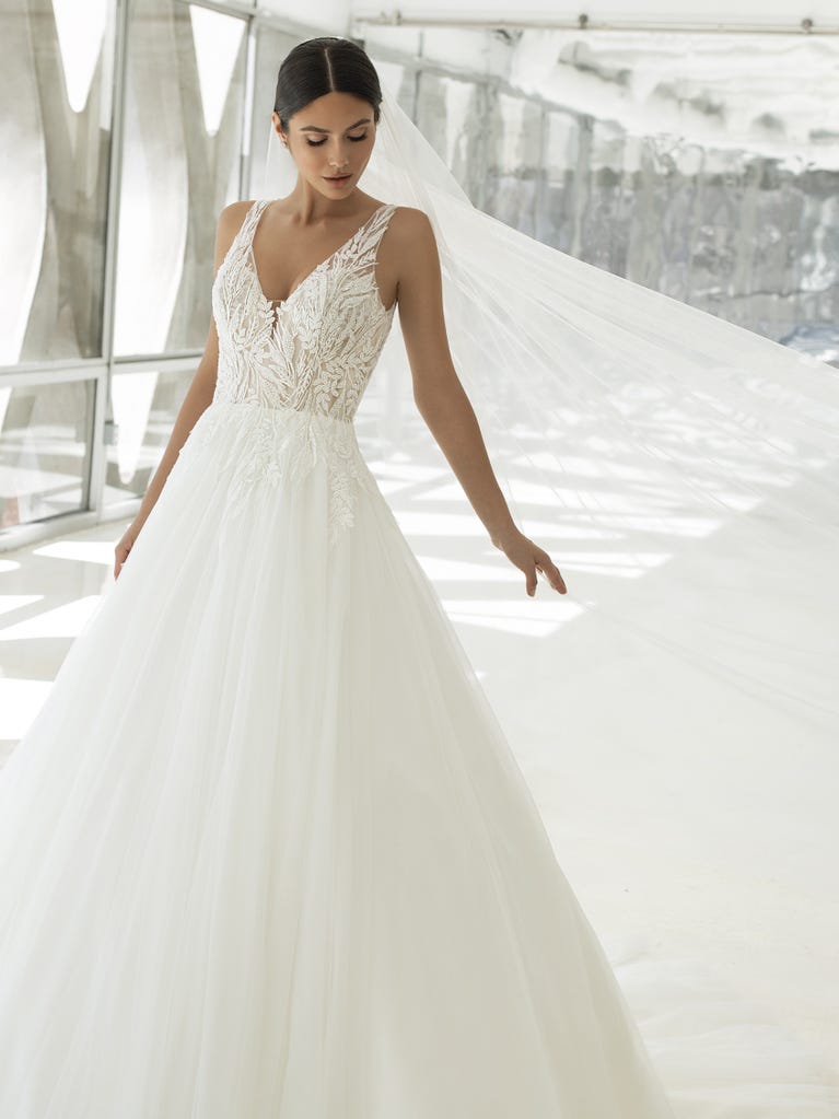 Pronovias V-2104