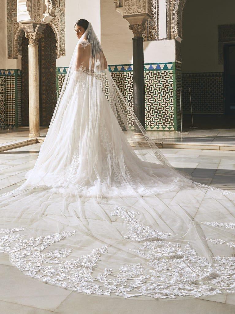 pronovias V-LA02