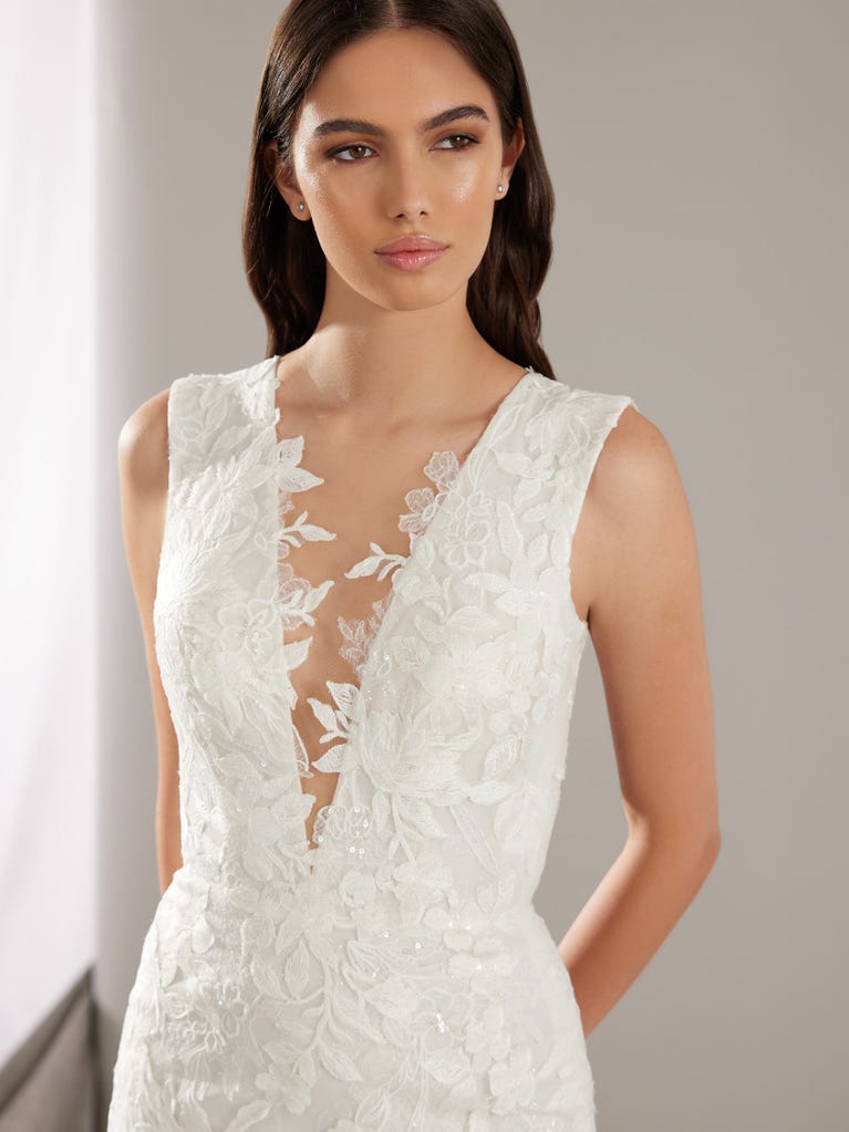 Pronovias ROWDY | Vestido De Novia Sirena Con Escote De Pico | Pronovias