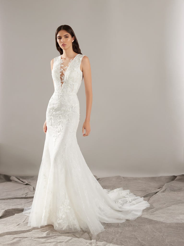 pronovias ROWDY | Vestido de novia sirena con escote de pico | Pronovias