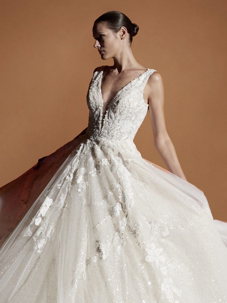 Pronovias SAI | Vestido De Novia Princesa Con Escote De Pico | Pronovias