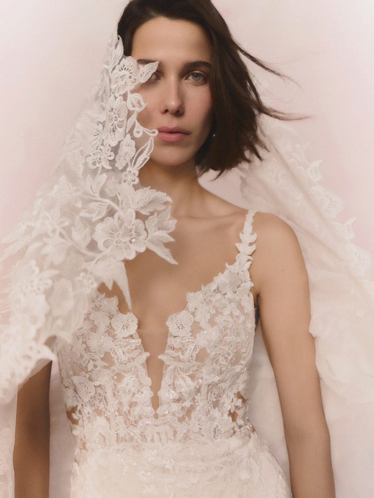 Pronovias SEYCHELLES | Vestido De Novia Sirena Con Escote De Pico | Pronovias