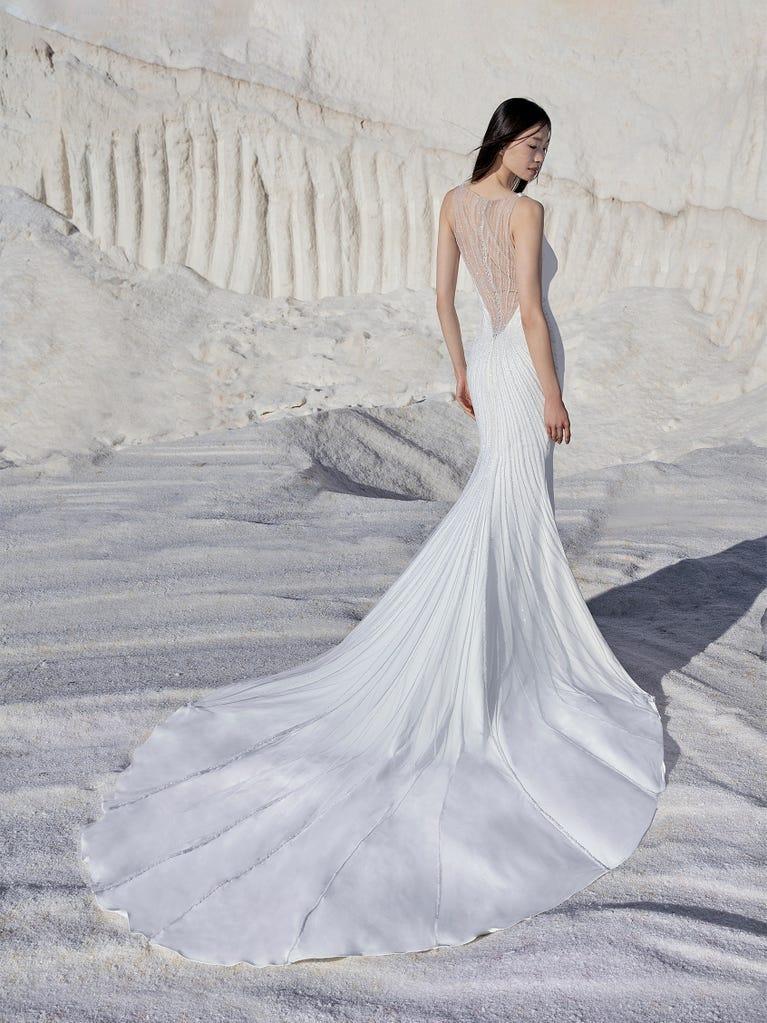 Pronovias SUNSHINE | Vestido De Novia Sirena Con Escote De Pico | Pronovias