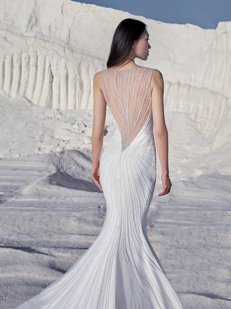 Pronovias SUNSHINE | Vestido De Novia Sirena Con Escote De Pico | Pronovias