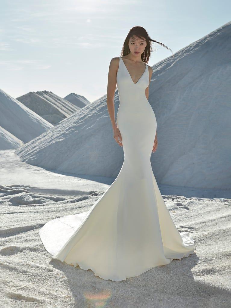 pronovias SUNSHINE | Vestido de novia sirena con escote de pico | Pronovias