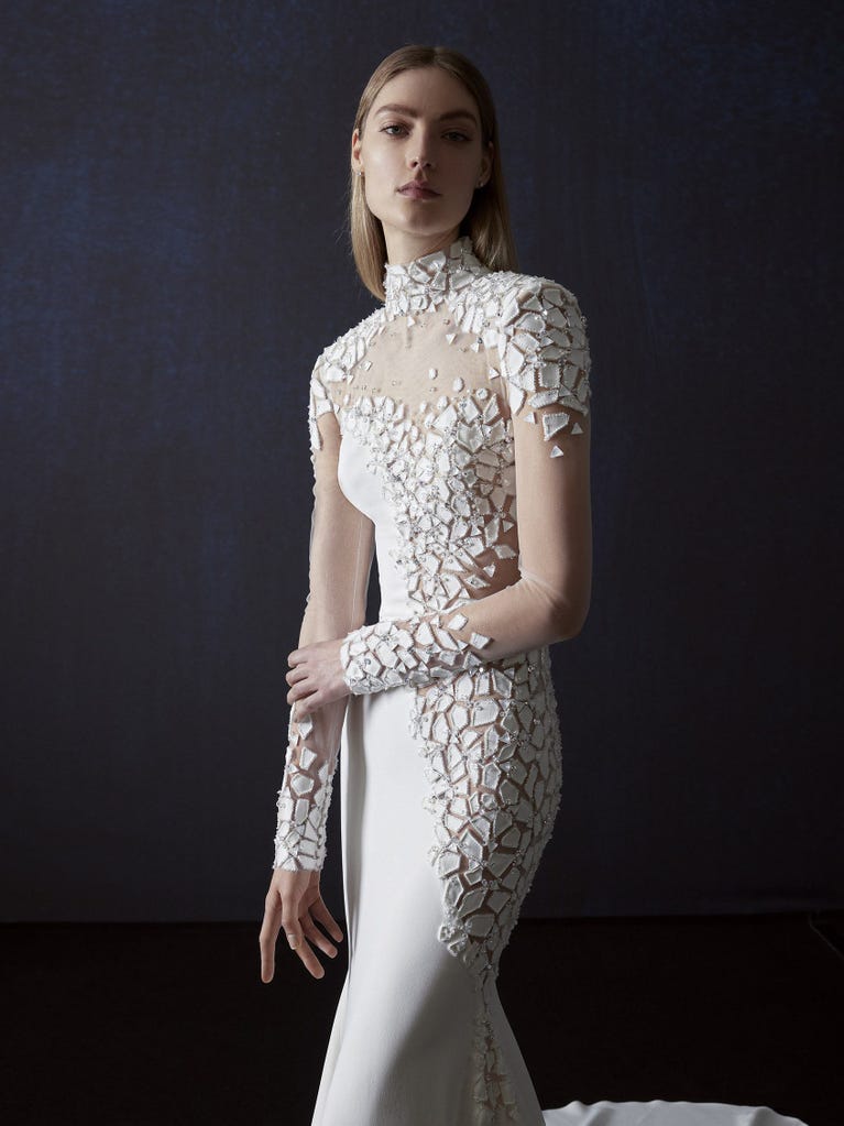 Pronovias TAPIES | Vestido De Novia Sirena Con Escote Cisne | Atelier Pronovias