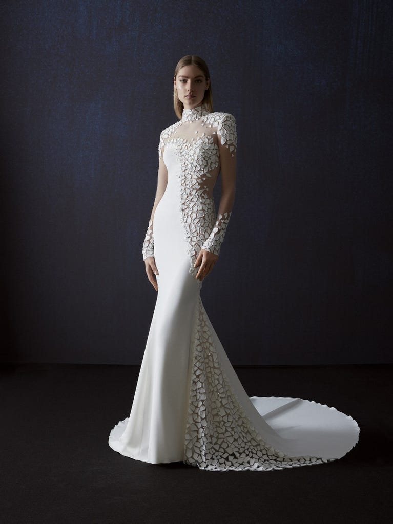 pronovias TAPIES | Vestido de novia sirena con escote cisne | Atelier Pronovias