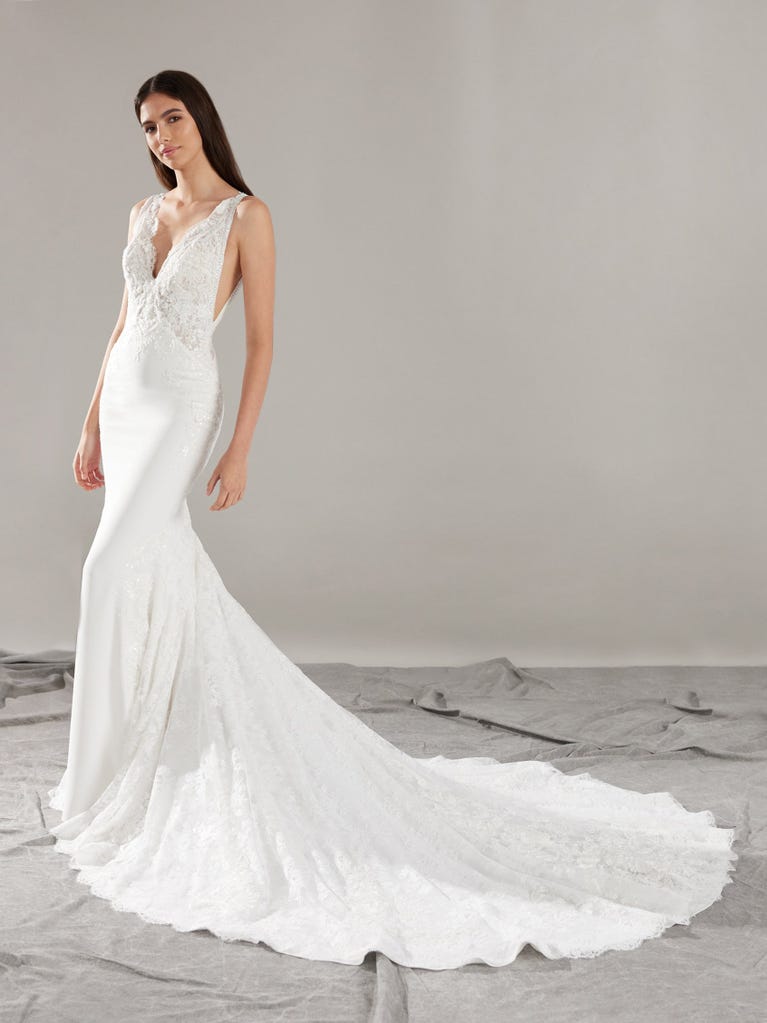 Pronovias TRIE | Vestido De Novia Sirena Con Escote De Pico | Pronovias