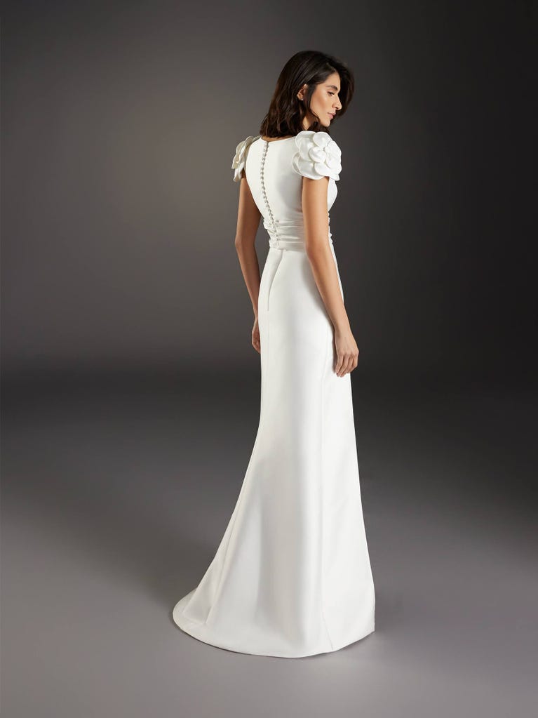 Pronovias VELLA | Vestido De Novia Princesa Con Escote De Pico | Pronovias