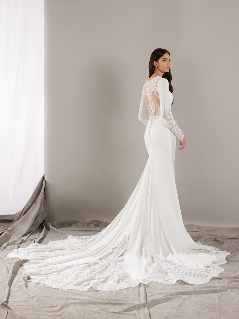 Pronovias VENERA | Vestido De Novia Sirena Con Escote De Pico | Pronovias