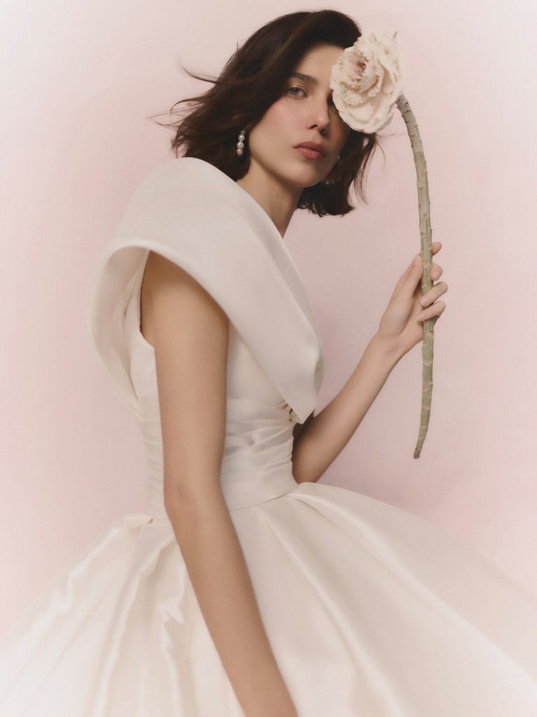 pronovias Vestido de novia con corte princesa y manga corta | Pronovias