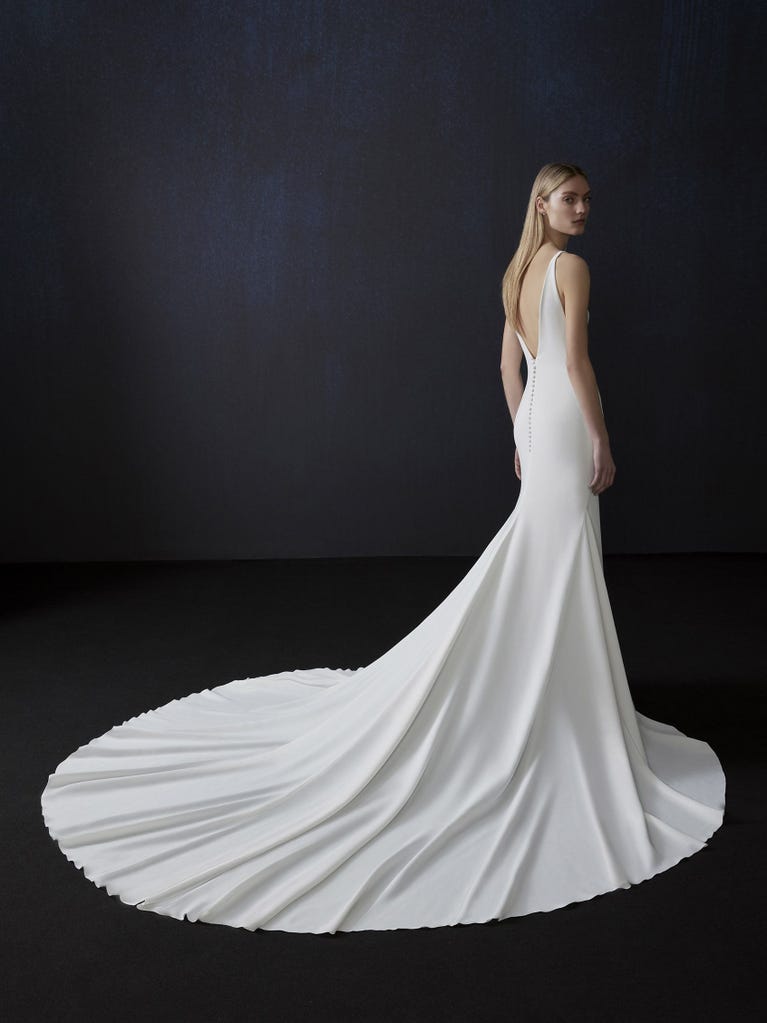 Pronovias Vestido De Novia Con Corte Sirena De Crepe Y Escote Pico | Pronovias