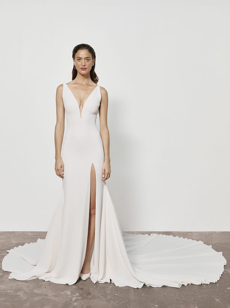 pronovias Vestido de novia con corte sirena de crepe y escote pico | Pronovias