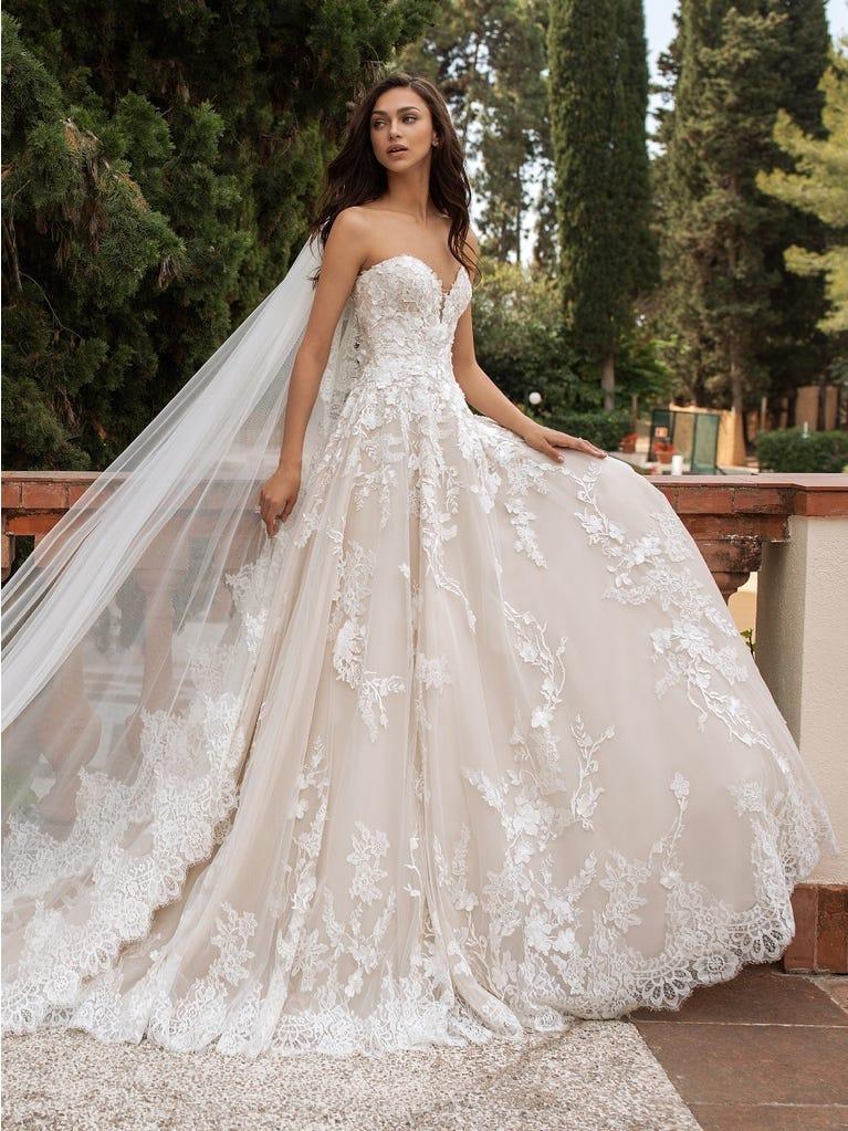 pronovias Vestido de novia corte princesa y escote corazón | Pronovias