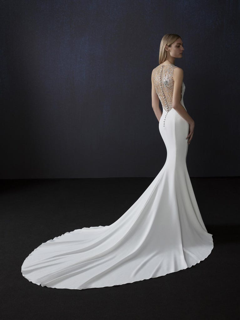 Pronovias Vestido Novia En Crepe Sirena Sencillo Con Pedrería | Pronovias