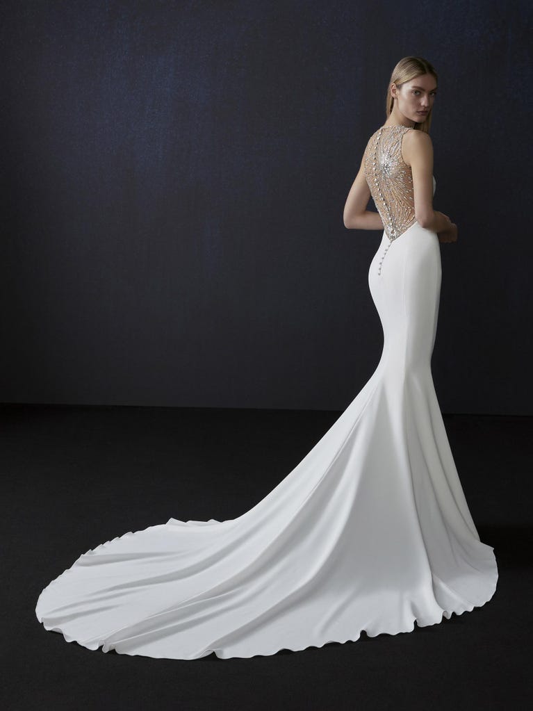 pronovias Vestido novia en crepe sirena sencillo con pedrería | Pronovias