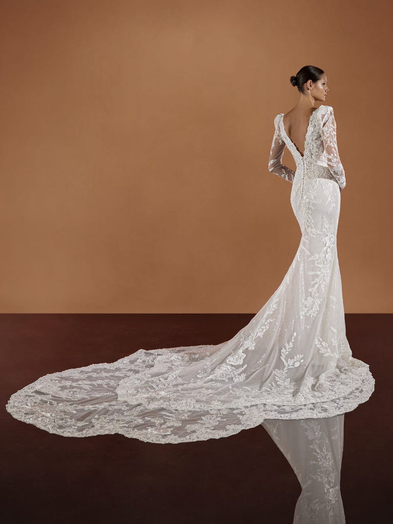 Pronovias VIPA | Vestido De Novia Sirena Con Escote De Pico | Pronovias