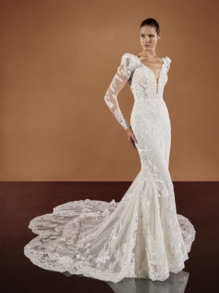 pronovias VIPA | Vestido de novia sirena con escote de pico | Pronovias