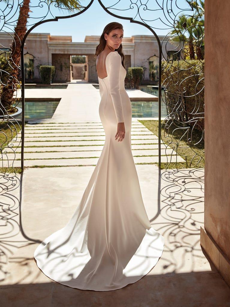 Pronovias XIMENA | Vestido De Novia Sirena Con Escote De Pico | Pronovias
