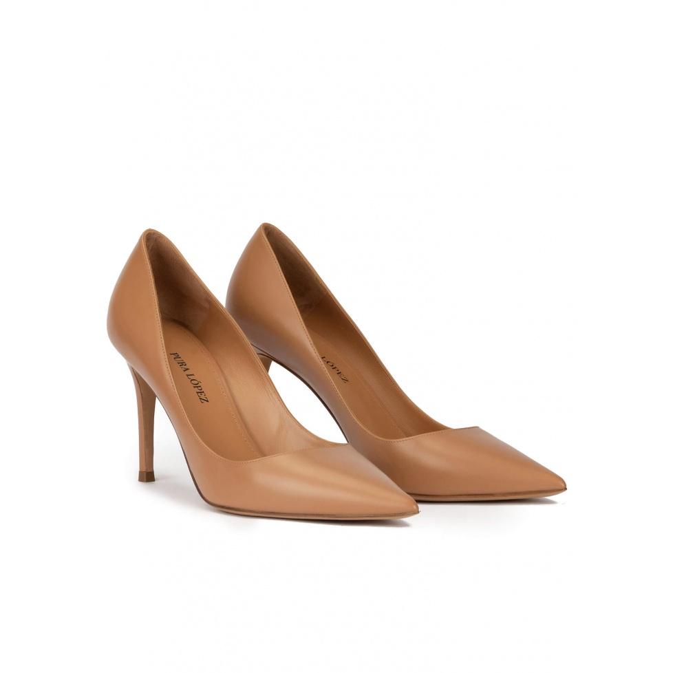 Pura López Salones Altos De Punta Fina En Piel Camel Con Tacón De 90mm