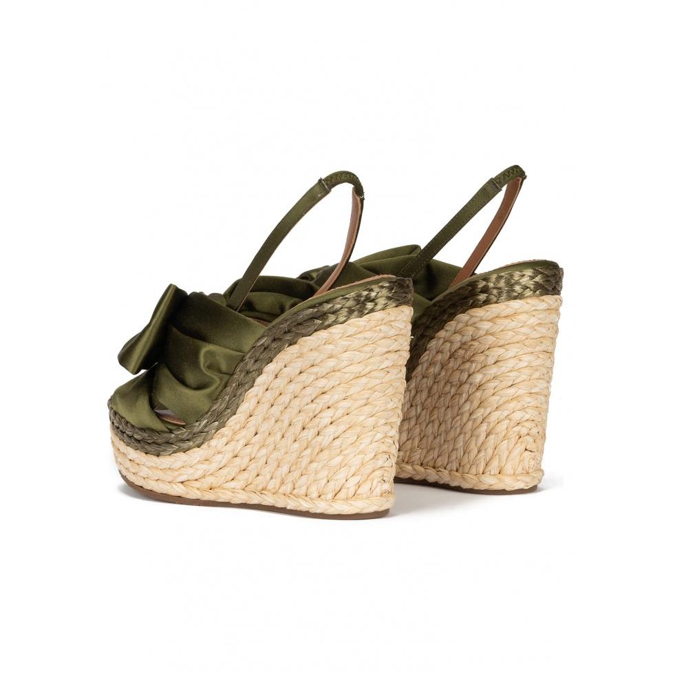 Pura López Sandalias Altas De Cuña En Raso Verde Caqui