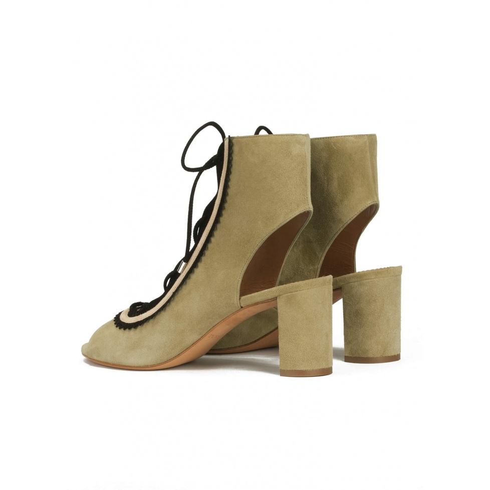 Pura López Sandalias Atadas De Tacón Ancho En Caqui Y Negro