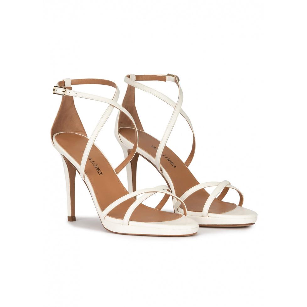 Pura López Sandalias Blancas De Piel Con Tacón Alto Y Plataforma
