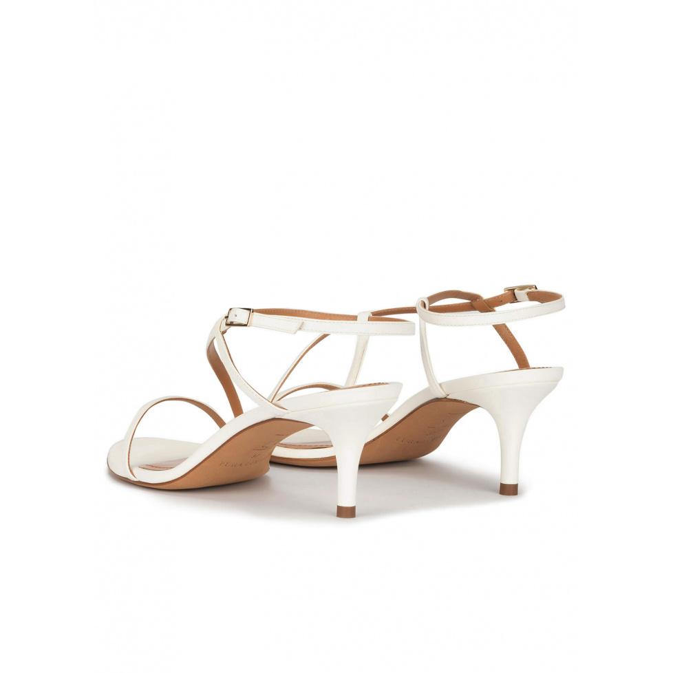 Pura López Sandalias Blancas De Tiras Con Tacón Medio En Piel