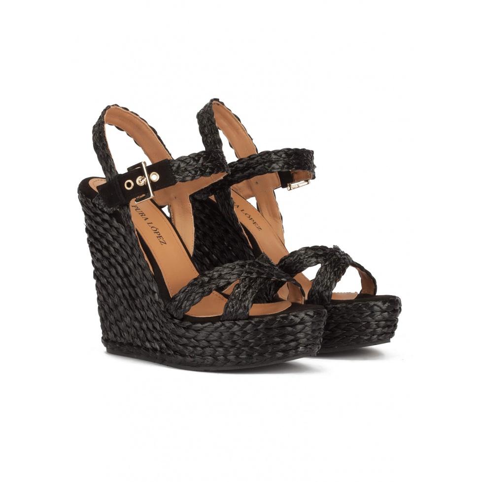Pura López Sandalias De Cuña Alta En Rafia Color Negro Con Hebilla Lateral