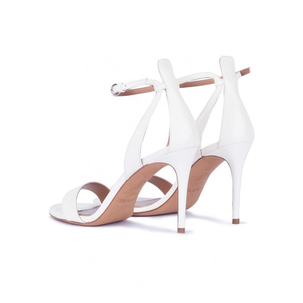 Pura López Sandalias De Piel Con Tacón Alto Y Hebilla En Blanco Roto