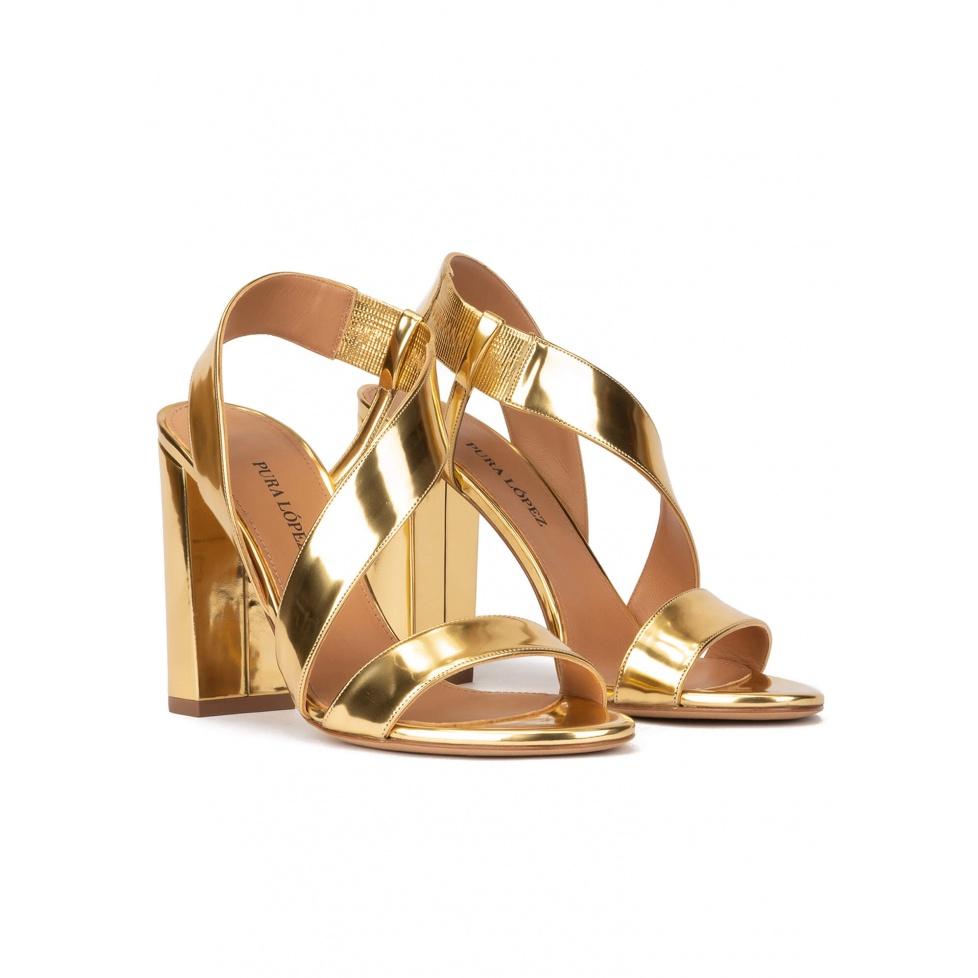 Pura López Sandalias De Tacón Alto Ancho En Piel Efecto Espejo Color Oro