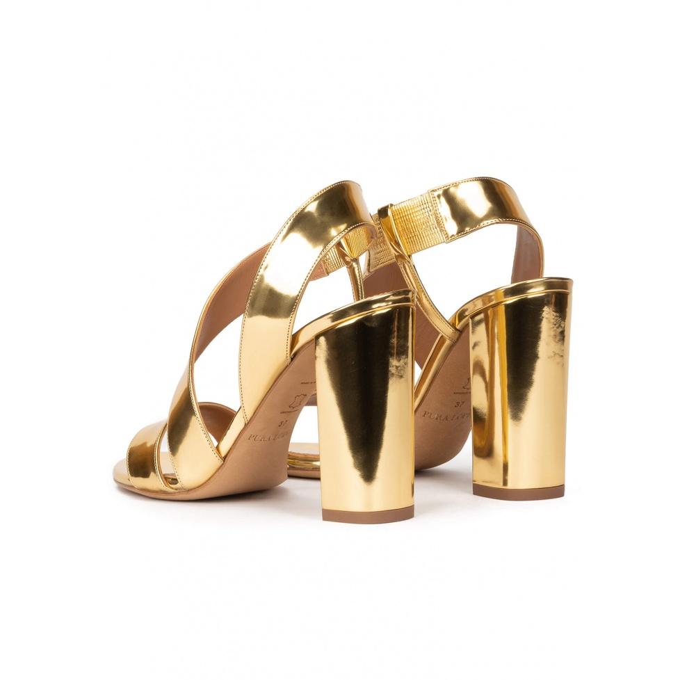 Pura López Sandalias De Tacón Alto Ancho En Piel Efecto Espejo Color Oro