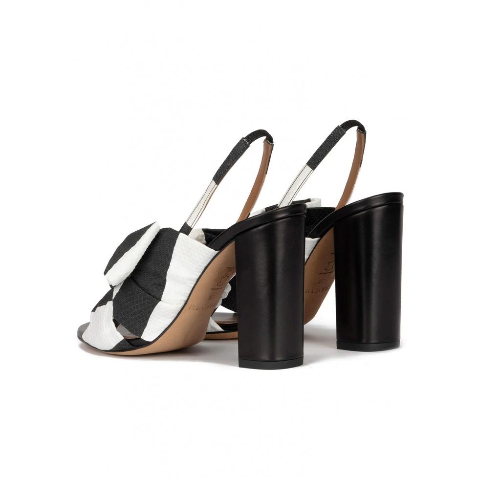 Pura López Sandalias De Tacón Ancho En Tejido Blanco Y Negro Con Detalle De Lazo