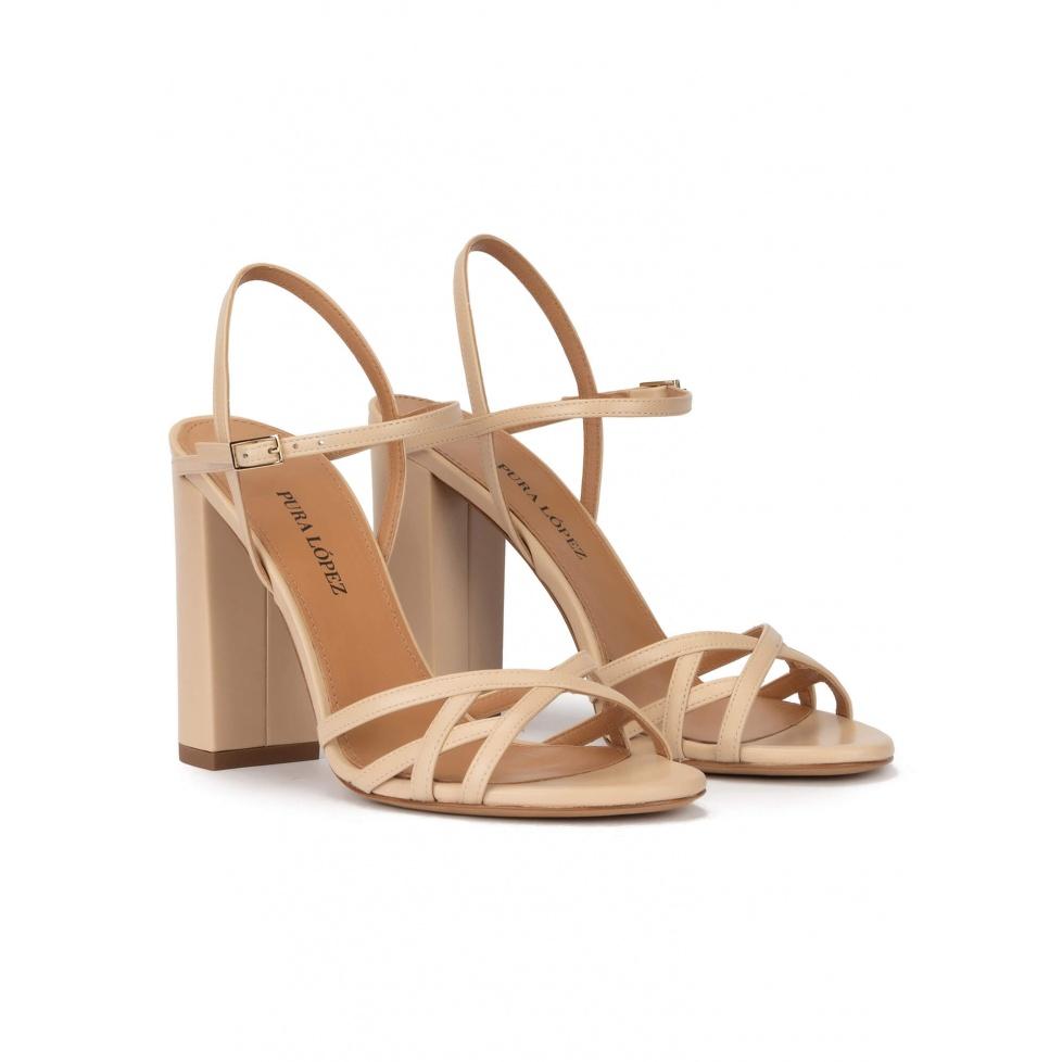 Pura López Sandalias De Tacón Ancho Y Diseño De Tiras En Piel Beige