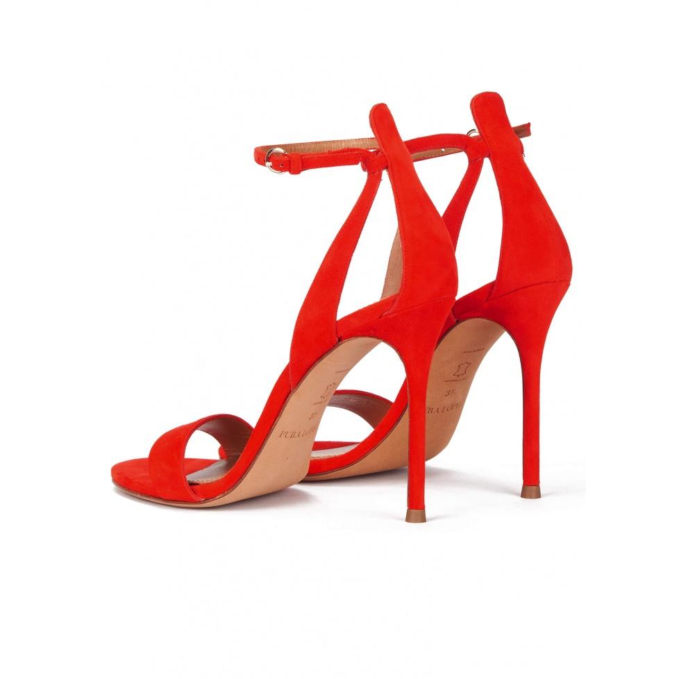 Pura López Sandalias De Tacón En Ante Rojo Con Pulsera