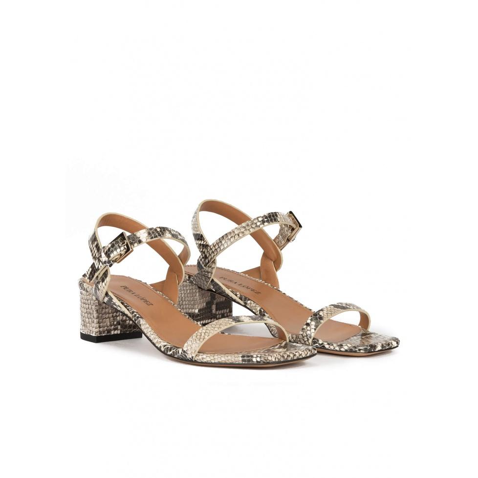 Pura López Sandalias De Tacón Medio Ancho En Piel Grabada Efecto Serpiente