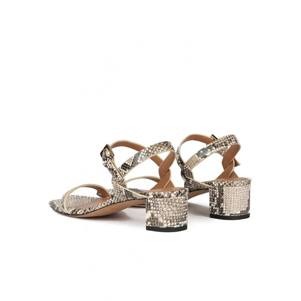 Pura López Sandalias De Tacón Medio Ancho En Piel Grabada Efecto Serpiente