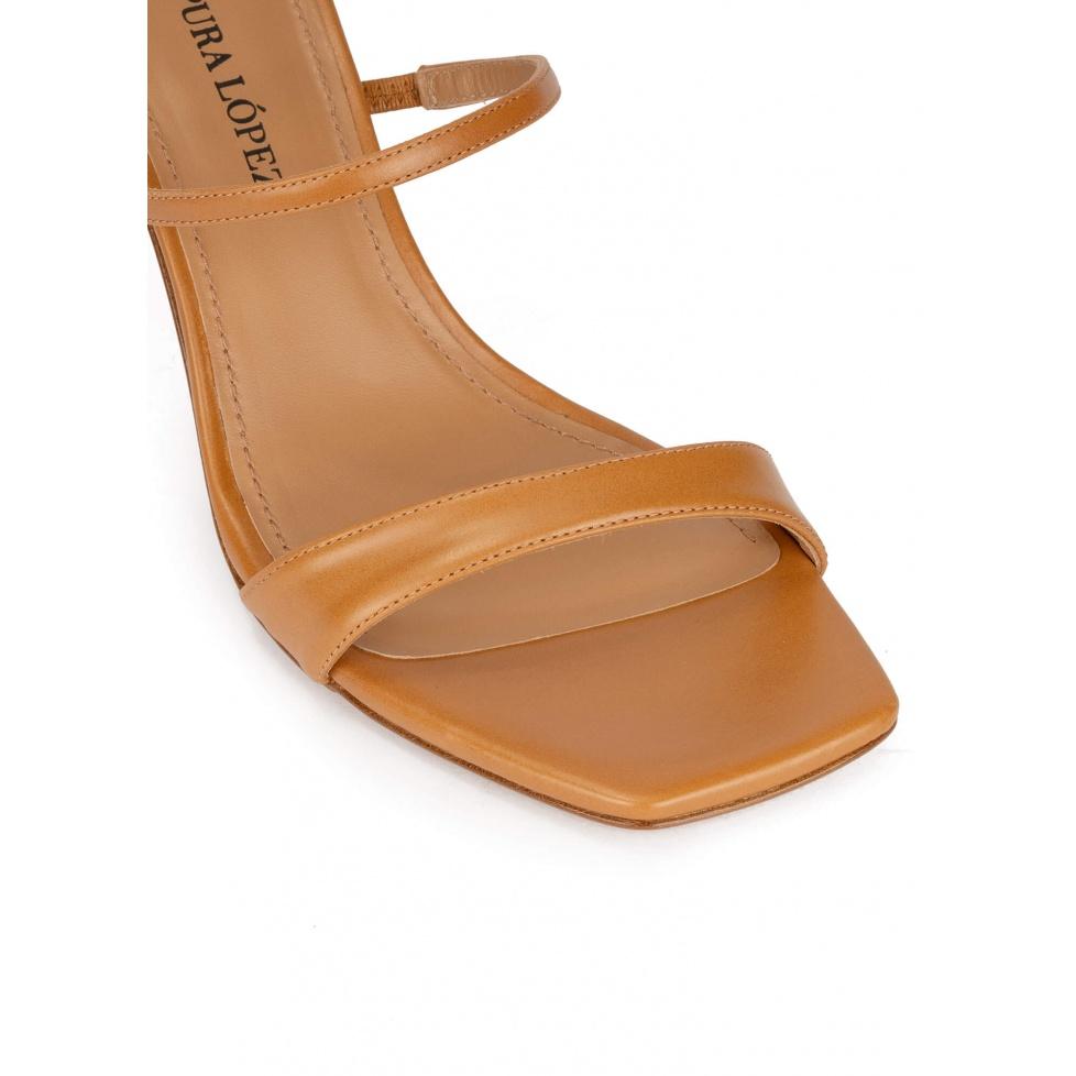 Pura López Sandalias De Tacón Medio Y Puntera Cuadrada En Piel Camel