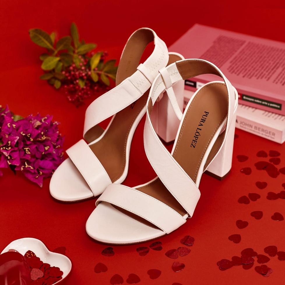 Pura López Sandalias De Tiras Con Tacón Alto Ancho En Piel Color Blanco Roto