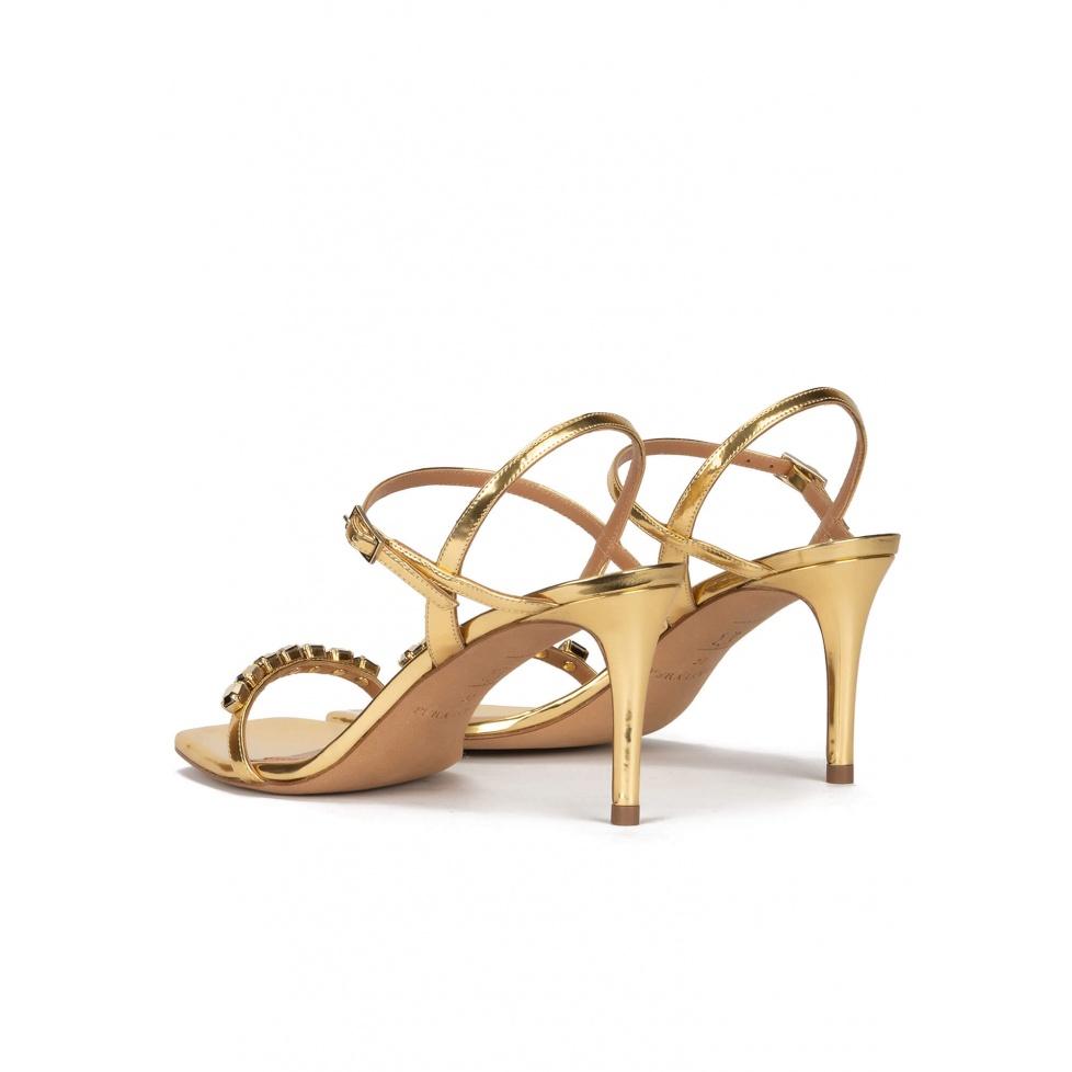 Pura López Sandalias Doradas De Piel Con Tacón Medio Y Punta Cuadrada