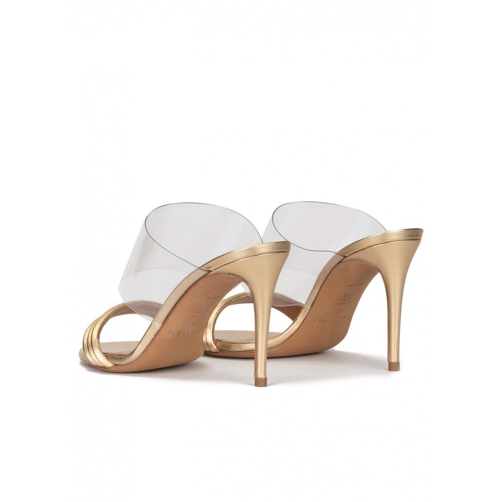 Pura López Sandalias Doradas Tipo Mule De Tacón Alto En Piel Y Vinilo