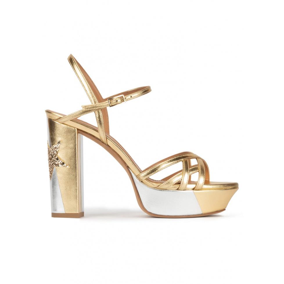 pura lópez Sandalias metalizadas de tacón alto ancho con plataforma
