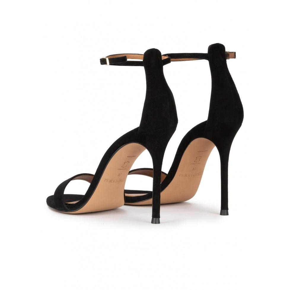 Pura López Sandalias Negras De Ante Con Tacón Alto Y Pulsera En El Tobillo