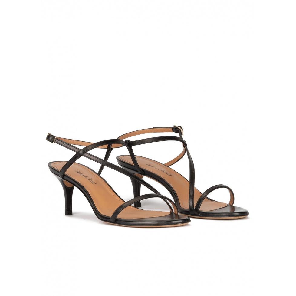 Pura López Sandalias Negras De Piel Con Tacón Medio Y Diseño De Tiras