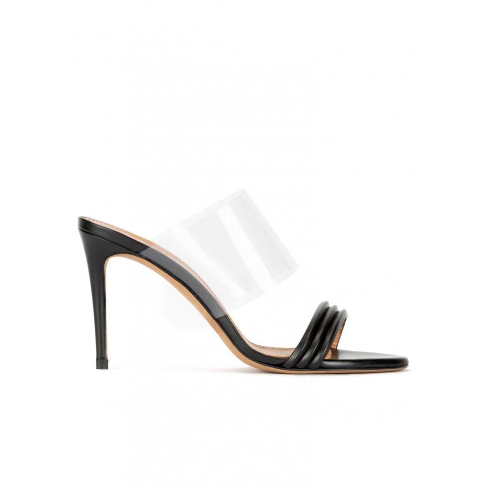 pura lópez Sandalias negras de tacón alto fino en piel y vinilo